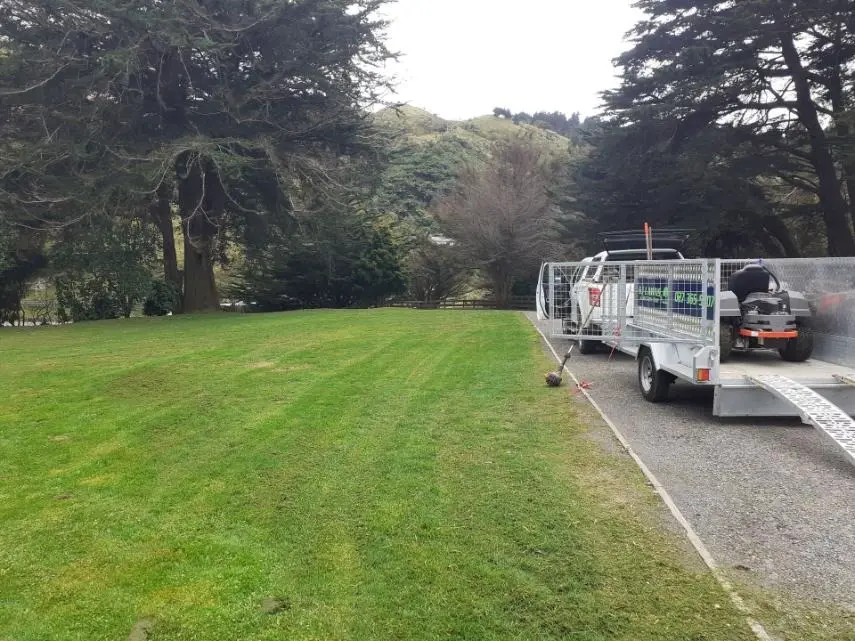 SJ Lawns freshly mowed lawn